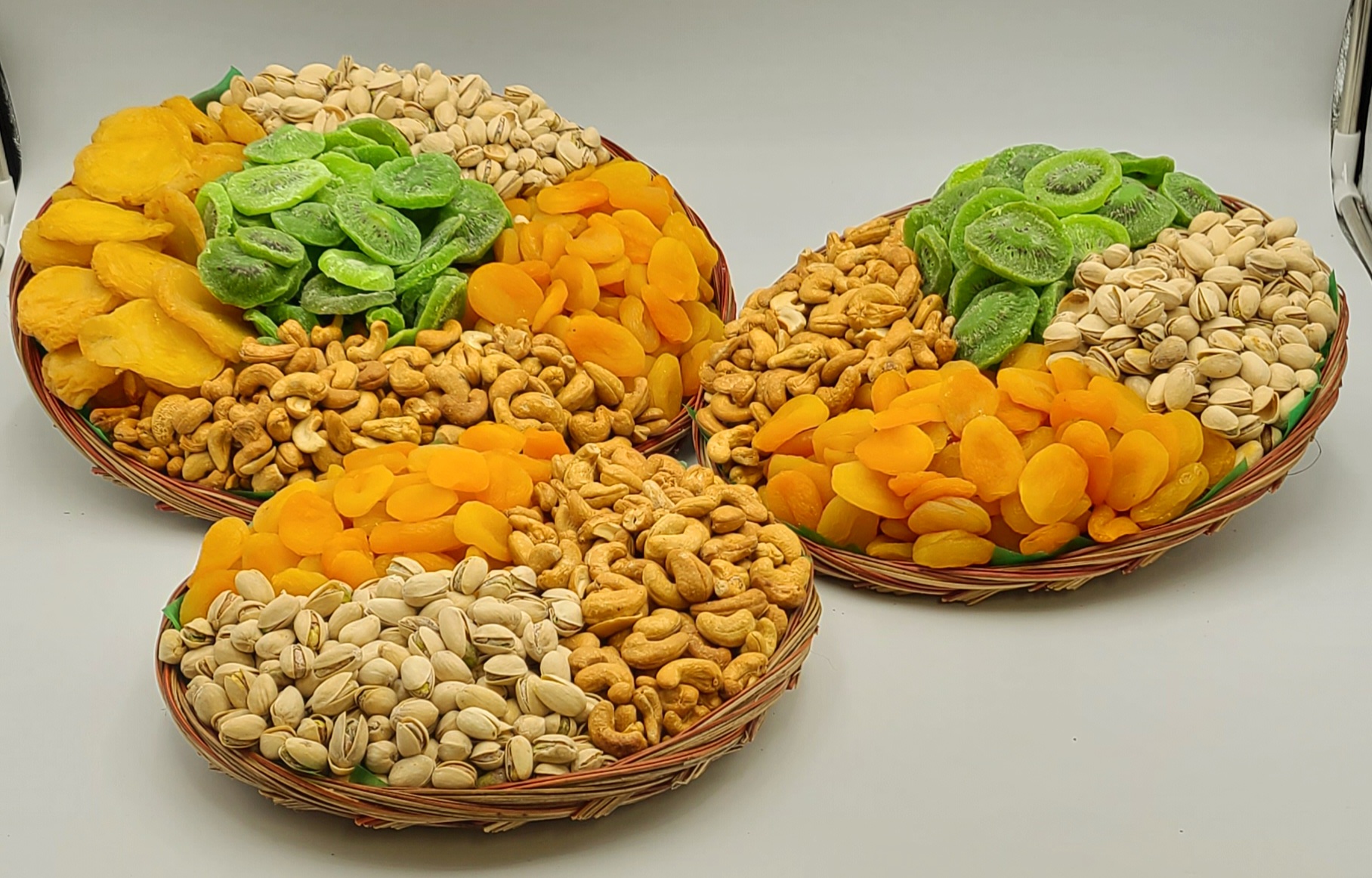 bfmazzeo Deluxe Dried Fruit & Nut Gift Basket